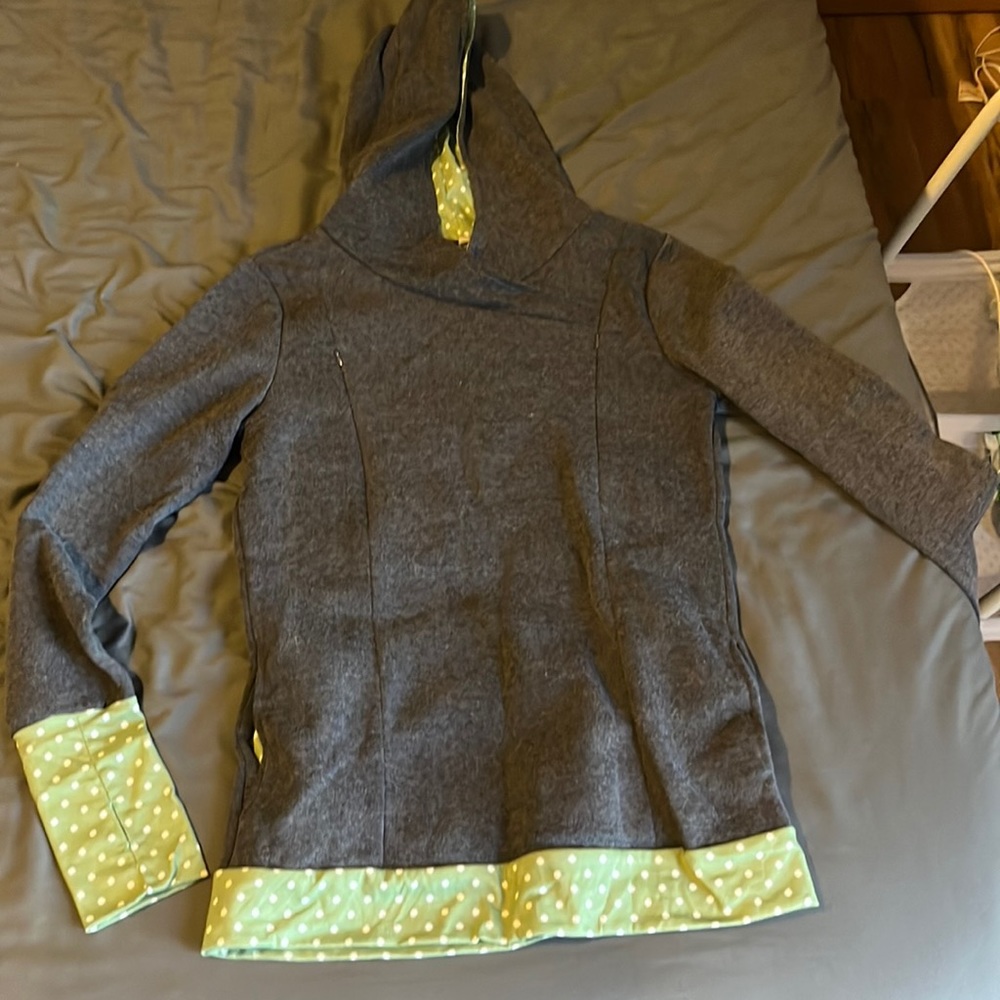 Nursing sweatshirt